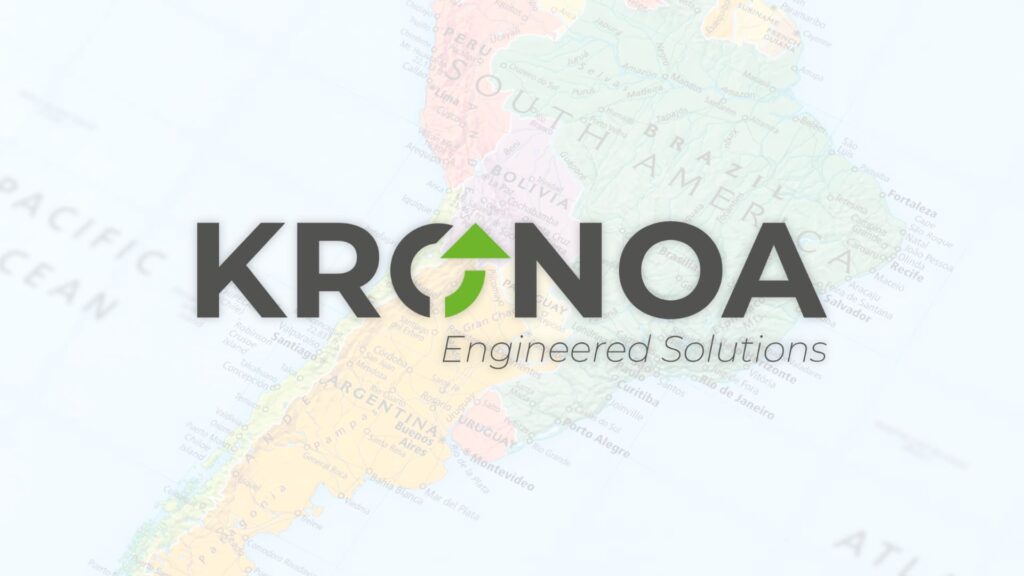 Logotipo de KRONOA Engineered Solutions superpuesto sobre un mapa difuminado de Sudamérica, representando el lanzamiento de Kronoa Latam como hub regional estratégico.